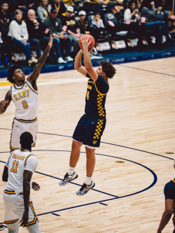 VanderJagt starts pro career in Georgia